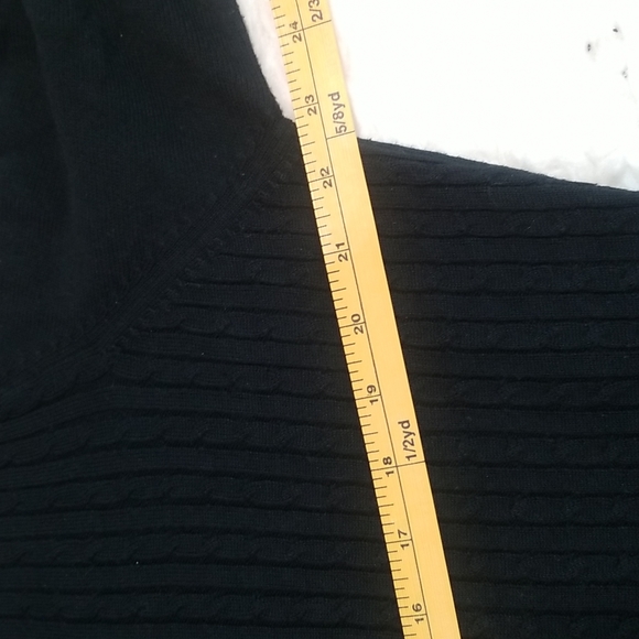 Tail Cable Knitted Black Zippered Cardigan.  L - Picture 11 of 13